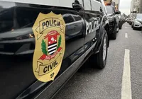 Criança de 11 anos atira acidentalmente no amigo com arma do pai