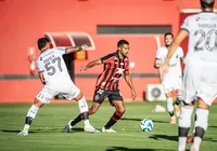 Do fim da fila à titular: Willian Oliveira "agarra chance" no Vitória imagem