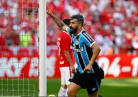 Douglas tem prisão decretada por pensão; ex-meia segue foragido imagem