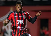 Dudu assume liderança de expulsões no Brasileirão em noite de redenção imagem