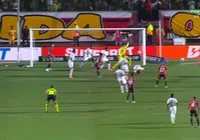 Entrou ou não? Bola na rede de Erick não termina em gol do Vitória