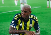 Ex-Bahia vive noite mágica e "faz chover" com dois golaços na Turquia imagem