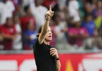 Bahia: Filipe Luís vê falta de "respeito" da arbitragem ao Flamengo imagem