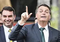Moraes autoriza que filhos de Bolsonaro visitem o pai preso