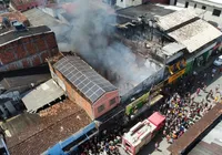 Fogo destrói lojas e mobiliza moradores e bombeiros em cidade baiana