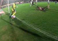Foi gol? Lance que poderia gerar empate do Vitória causa polêmica imagem