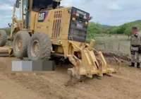 Idoso morre após máquina de obra atingir moto em Feira de Santana