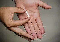Sociedades médicas pedem proibição de implantes hormonais manipulados no Brasil