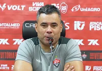 Jair Ventura enaltece torcida e atuação do Vitória: "Controle total" imagem