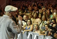 Jau coloca público para dançar com show envolvente na Arena A TARDE
