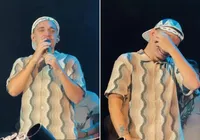 João Gomes se emociona ao ver professora que o alfabetizou na plateia de show