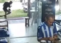 Jovem é morto a tiros dentro de loja em destino turístico da Bahia