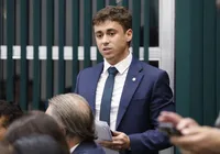 Justiça toma decisão e multa Nikolas Ferreira em R$ 40 mil por transfobia imagem