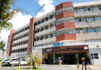 Mãe dá facadas em rosto e cabeça de filho de 8 anos em Salvador