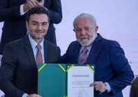 Celso Sabino desafia partido e anuncia permanência no governo Lula imagem