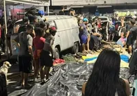 Moradores deixam mais de 50 corpos em praça no Rio após operação imagem