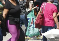 Mulheres estudam e trabalham mais, mas ganham menos, diz IBGE imagem