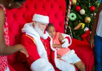 Papai Noel inclusivo encanta crianças autistas em Salvador