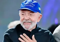 Nova campanha do PT reforça contraste entre Lula e Bolsonaro imagem