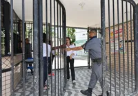 Participantes do Enem deixam locais após prova neste domingo imagem