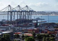 Porto de Salvador: coração econômico e turístico da Bahia imagem