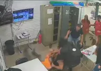 Professor é agredido por pai de aluna após bronca por uso de celular