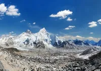 Quase mil pessoas ficam presas no Monte Everest após tempestade imagem