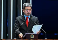 Randolfe faz grave relação entre megaoperação no Rio e eleições imagem