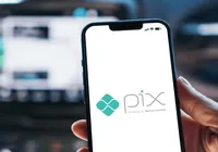 Receita Federal de olho no seu Pix! Veja a regra dos R$ 5 mil e como evitar multa