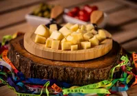 Queijos naturalmente sem lactose: saiba os ideais para intolerantes