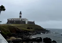 Vídeo: dois homens são presos e ponto de tráfico é desarticulado na Barra