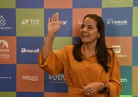 Secretária alfineta família Magalhães e elogia mudança: “Escola tem força”