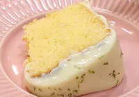 Sem farinha e sem leite: bolo de limão é feito rápido e tem gosto de infância imagem