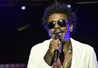 Seu Jorge faz Arena A TARDE vibrar com Baile à la Baiana em show marcante