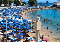 Turista detona praia do Porto da Barra: "Um trepado em cima do outro"