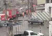 Urgente! Casa desaba e deixa pessoas soterradas em Cajazeiras