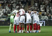 VAR alega “escorregão” em lance que geraria expulsão a favor do Bahia imagem