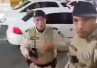 VÍDEO: PM dá tapa no rosto de homem durante manifestação em Salvador