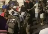 VÍDEO: Soldado do Exército é agredido por PMs em festa de Salvador imagem