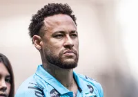 Neymar fecha contrato de mais um ano com o Santos