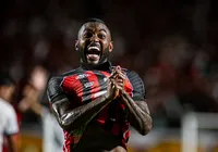 Vitória vence o Bahia, quebra tabu de 11 anos e respira na Série A imagem