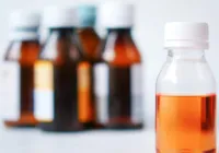Xaropes contaminados causam mortes de crianças; OMS emite alerta imagem
