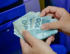 Idosos são isentos de três contas essenciais no Brasil; saiba quais - Imagem