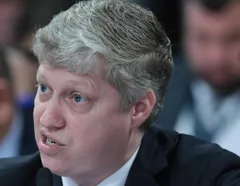 Porteira aberta: Comissão aprova entrada de estrangeiros sem visto - Imagem