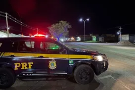 Acidente com morte trava trânsito na BR-110 em São Sebastião do Passé - Imagem