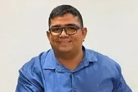 Prefeito de Seabra é denunciado por promoção pessoal com cores em campanha - Imagem