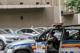 Criança de dez anos é flagrada dirigindo carro e é perseguida pela PM - Imagem