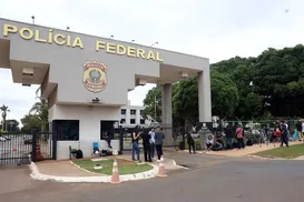 Equipe médica leva medicamentos de Bolsonaro à PF após prisão - Imagem