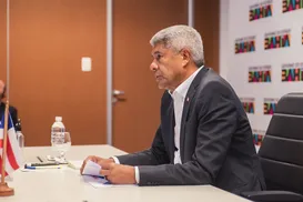 "Estamos monitorando", diz Jerônimo sobre as fortes chuvas na Bahia - Imagem