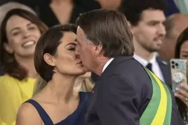Michelle publica foto inédita de Bolsonaro e se declara - Imagem